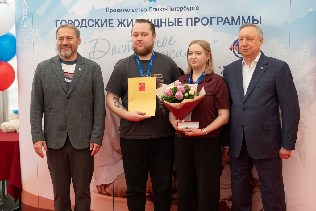 19 петербургских семей получили новые квартиры_2.jpg 19 петербургских семей получили новые квартиры_2.jpg