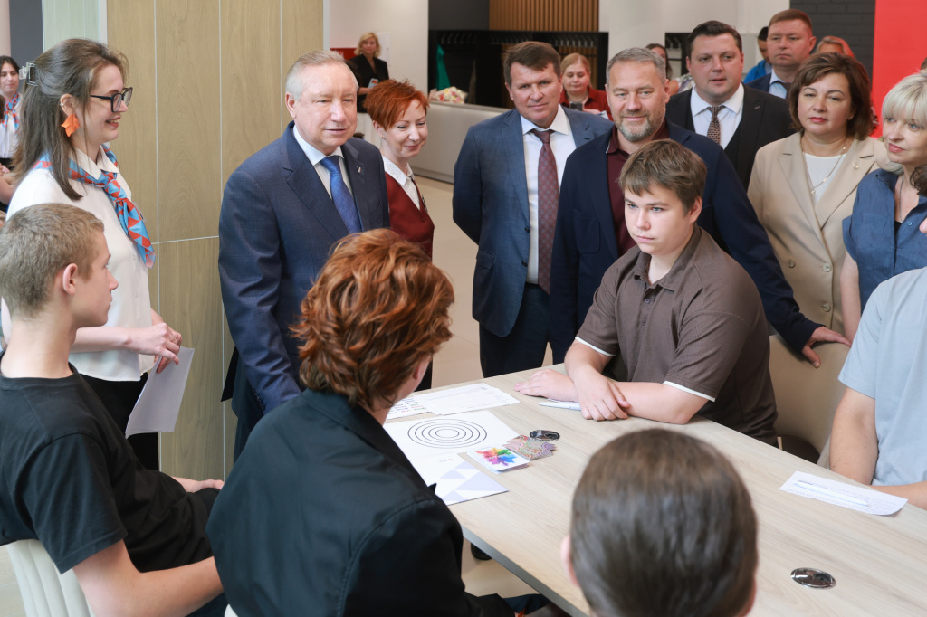 первыи Кадровыи центр Работа молодежи России.jpg первыи Кадровыи центр Работа молодежи России.jpg